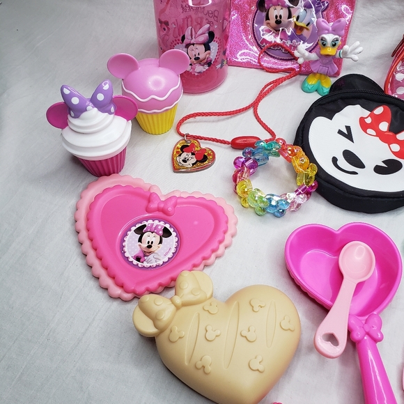 Disney Minnie Mouse Toy Bundle Over 30 Pieces Includes Zippered Bags & H20Bottle - Picture 4 of 8